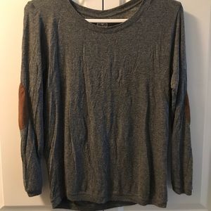 Thin long sleeve shirt with elbow padded look